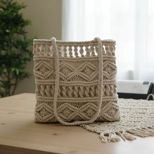 Le sac est doté de poignées d'épaule robustes et allongées, conçues pour un transport sans effort toute la journée. - Product Image 3