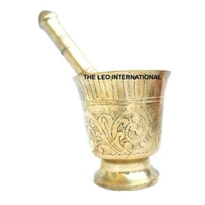 Juego de mortero y pilón de latón de alta calidad para moler especias y hierbas en cocinas profesionales. - Product Image 1