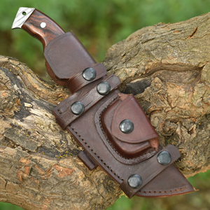 Cuchillo de caza y camping Nordic Forge Tracker de acero de Damasco, hecho a mano, con espiga completa, mango de palisandro y funda para transporte. - Product Image 5