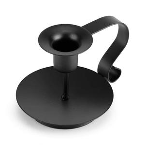 El portavelas está diseñado con una placa base circular ancha de 7.5 cm de altura y 11.2 cm de diámetro. - Product Image 3