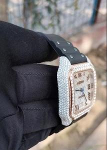 Montre de luxe dorée à diamants, best-seller, avec index lumineux pour les soirées, disponible à la vente - Product Image 3