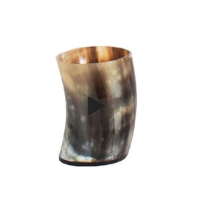 Corne à boire Viking gravée et polie, en corne de buffle naturelle, faite à la main, avec logo personnalisé, style médiéval, taille moyenne - Product Image 4
