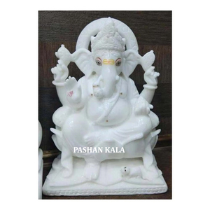 Estatua de Ganesha, el Dios Hindú, en mármol blanco, sentado sobre una flor de loto, con un hermoso trabajo de tallado hecho a mano, ideal para la decoración del hogar. - Product Image 1