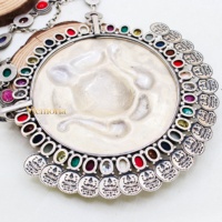 Pendentif frangé en argent sterling 925 oxydé avec pièce de monnaie et pierres précieuses multiples Durga Maa, Memoria Jewels