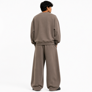 Ensemble de survêtement ample pour homme 2 pièces, vente en gros, sweat-shirt oversize à col en V, pantalon large en molleton de coton, épaules tombantes, logo personnalisé - Product Image 2