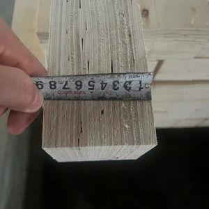 Poutre en LVL de pin structurel du fabricant vietnamien, bois lamellé-collé pour coffrage de construction, échafaudage et support de bâtiment - Product Image 1