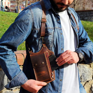 Bolso bandolera y estuche de cuero hechos a mano para organizar de forma práctica teléfonos, carteras y pasaportes, a la venta a bajo precio. - Product Image 5