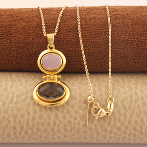 Collier pendentif élégant en pierre de quartz fumé et rose, plaqué or 18 carats, avec chaîne en laiton à maillons, serti d'une double goutte ovale. - Product Image 2
