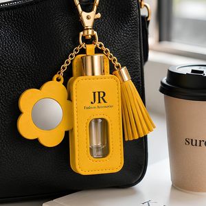 Porte-rouge à lèvres compact avec miroir et porte-clés à pompon, protecteur multifonctionnel pour baume à lèvres, idéal pour les retouches rapides en extérieur - Product Image 4