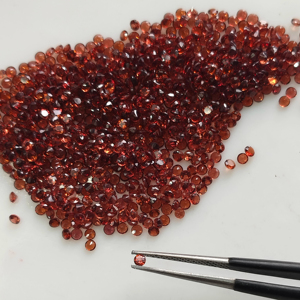โกเมนสีแดงธรรมชาติ 2 มม. ทรงกลมเจียระไนแบบบริลเลียนท์ คุณภาพดีที่สุด พลอยเม็ดเดี่ยวสำหรับทำเครื่องประดับ - Product Image 1