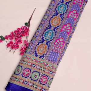 ผ้าพิมพ์ลายเรขาคณิตสีม่วงราชวงศ์พร้อมขอบหนาสำหรับตัดเย็บชุดคุर्ติ ผ้าสำหรับชุดพื้นเมือง - Product Image 1