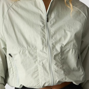 Chaquetas Deportivas Cortas Personalizadas 100% Nailon para Gimnasio, Entrenamiento, Running, Chaquetas Deportivas con Cierre para Mujer - Product Image 3