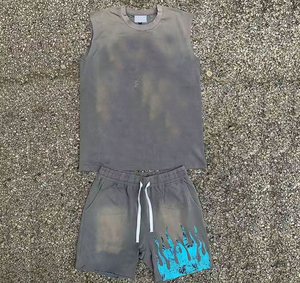 Ensemble 2 pièces personnalisé : T-shirt sans manches en coton et short pour homme, imprimé sérigraphié, effet délavé à l'acide, ourlet brut, style décontracté jogger - Product Image 1