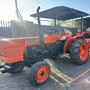 Tracteur agricole Kubota L2201 4x4, machine agricole robuste conçue pour les travaux lourds, adapté au labour et à la récolte. - Product Image 3