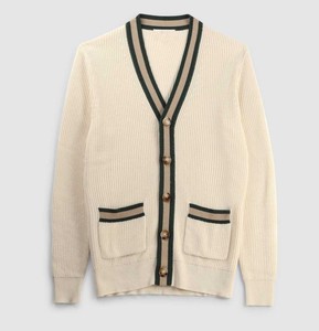 Cardigan minimaliste respirant à col en V pour homme, pull rayé style universitaire, tricot boutonné pour un style décontracté chic - Product Image 1