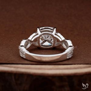 แหวนเพชรทรงคุชชั่น 3 กะรัต ฝังเพชรแบบพาเว่ วงแหวนหมุนได้ แหวนหมั้น รับรองโดย IGI แหวนทองคำขาว 10K - Product Image 3