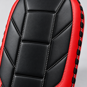 Pads de boxe thaï professionnels, rouge et noir, en cuir, avec sangles réglables à boucle auto-agrippante - Product Image 3