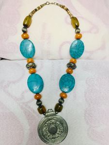 Collar de cuentas de resina blanca hecho a mano, cuentas redondas, joyería de moda para mujer, accesorio de disfraz, collar llamativo para fiesta - Product Image 2