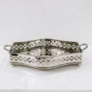 Plateau de service luxueux et moderne en métal argenté pour mariage, fait main, écologique, multifonctionnel et décoratif - Product Image 2