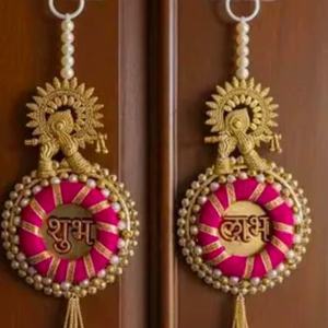 Ensemble de suspension de porte Shubh Labh artisanal est un magnifique mélange de l'artisanat indien traditionnel et d'une élégance festive - Product Image 1