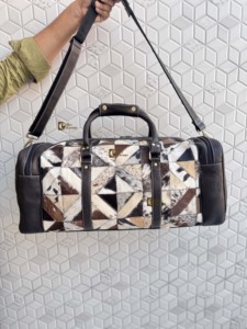 Bolsa de Viaje de Cuero Vacuno de Diseño Exclusivo 2026, Bolsa Hecha a Mano, Unisex, Multiusos, Tamaño Grande - Product Image 1