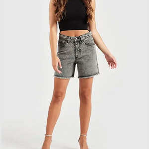 Shorts en jean délavé taille haute avec ourlet effiloché, style cinq poches, fermeture boutonnée, tenue décontractée - Product Image 2