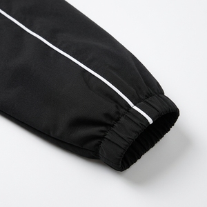Ensemble de survêtement noir à capuche pour homme, couleur unie, vêtement de sport respirant en polyester, idéal pour l'automne, avec panneau réfléchissant - Product Image 4