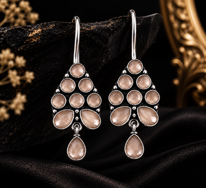 Boucles d'oreilles pendantes ethniques bohèmes à motif floral, en laiton plaqué argent antique, avec cristaux et strass, vente en gros - Product Image 6