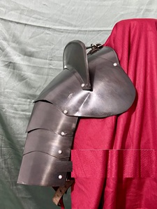 Armadura de Hombro Caballero de las Sombras - Placa Negra Hecha a Mano para Cosplay Listo para la Batalla y Coleccionistas MetalCostume - Product Image 5