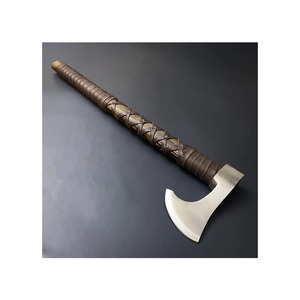 Hache tactique artisanale sur mesure, lame en acier inoxydable, manche en bois, revêtement en cuir, 4 3/4 pouces de tranchant, pour la survie et le travail du bois - Product Image 1