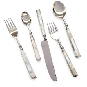 Juego de cubiertos clásicos de metal con mangos de nácar, aptos para lavavajillas, juegos de cubiertos para bodas en oferta. - Product Image 6