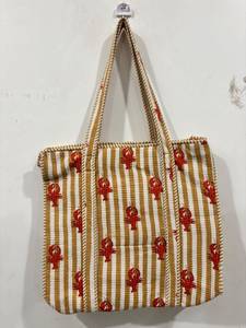 Sacs en coton bio matelassés traditionnels Kantha, faits main, patchwork textile, légers, style bohème d'été pour le shopping et les voyages - Product Image 3