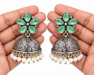 Pendientes Jhumka de Plata Oxidada con Piedra Verde Agua y Diseño Floral, Joyería Colgante Floral, Venta al por Mayor, Directo de Fábrica, OEM ODM - Product Image 3