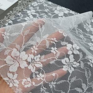 Tissu en dentelle extensible léger à motif floral, nylon et élasthanne, maille chaîne 137 cm, couleur personnalisable pour lingerie, robes et vêtements - Product Image 3
