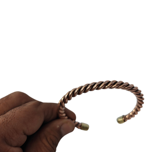 Brazalete Terapéutico de Cobre Puro Trenzado Abierto, Hecho a Mano, Ecológico, para Equilibrio Espiritual y Alivio del Estrés - Product Image 5