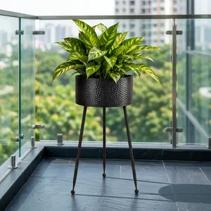 Jardinière en métal texturé noir avec support haut à trois pieds, pot de fleurs rond moderne pour l'intérieur, l'extérieur, le jardin, le balcon, le salon - Product Image 3