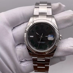 Montre automatique de luxe à lunette cannelée argentée avec cadran noir, chiffres romains verts, fenêtre de date, style vintage et mouvement ETA - Product Image 1