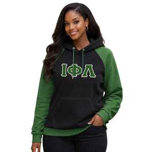 Sudadera con Capucha Negra de Manga Raglán Iota Phi Lambda Sorority con Mangas Verde Esmeralda y Letras Griegas, Prenda Casual para Mujer - Product Image 3