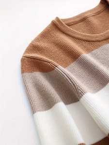 Pull décontracté rayé pour homme, col rond, coupe ajustée, rayures horizontales multicolores, tricot chaud pour l'automne et l'hiver - Product Image 4