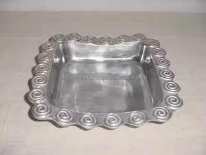 Plateau de service en aluminium moulé en aluminium nickelé élégant et durable parfait pour servir des collations à boissons et un décor élégant - Product Image 4