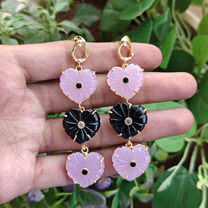 Pendientes de Moda con Forma de Corazón Tallado en Calcedonia Rosa y Ónix Negro con Circonitas Blancas y Negras, Chapados en Oro de 18k sobre Latón - Product Image 5
