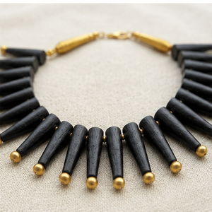 Collar de cuentas de resina chapado en negro con cadena de eslabones en tono dorado, joyería bohemia llamativa para fiestas, bodas y regalos. - Product Image 2
