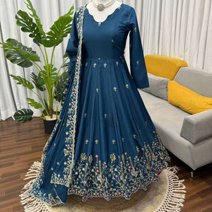 ชุดอานาร์กาลีแบบดั้งเดิมพร้อมกางเกงปาลาซโซ่สำหรับงานแต่งงานหรืองานเลี้ยงฉลอง ลดราคาพิเศษ - Product Image 3