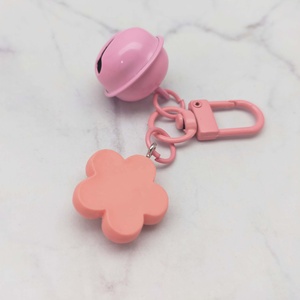 Adorable porte-clés en forme de lapin rose pastel avec fleur, en plastique, tendance mode mignonne pour les filles et les femmes - Product Image 2