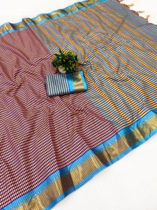 Este elegante conjunto presenta un clásico sari de algodón indio del sur tejido a mano, combinado perfectamente con una blusa sin coser a juego. - Product Image 6