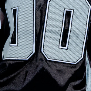 Maillot de football américain noir unisexe surdimensionné à manches longues et col en V, style streetwear, avec broderie personnalisée du numéro - Product Image 3