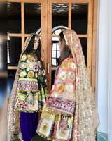 Robes de mariée vintage pour femmes, élégantes, à col en V, personnalisables, avec dentelle brodée, sequins, plumes, longueur cheville, volants naturels