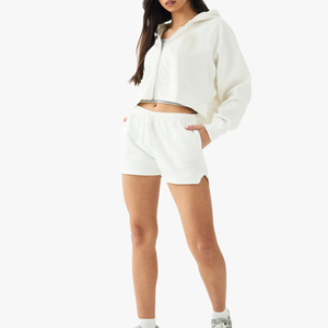 Ensemble deux pièces décontracté et respirant pour femme : sweat à capuche uni zippé et short plissé style motard – Survêtement de fitness - Product Image 3