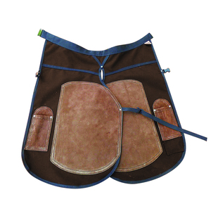 Tablier de fermeur en toile avec protection thermique, poches pour couteaux et accès rapide aux outils, design et logo personnalisés - Product Image 3