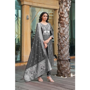 Conjunto de Kurti Gris para Mujer, Manga 3/4, Corte Vaticano, Completamente Cosido, Ideal para Ocasiones Formales y Festivas - Product Image 1